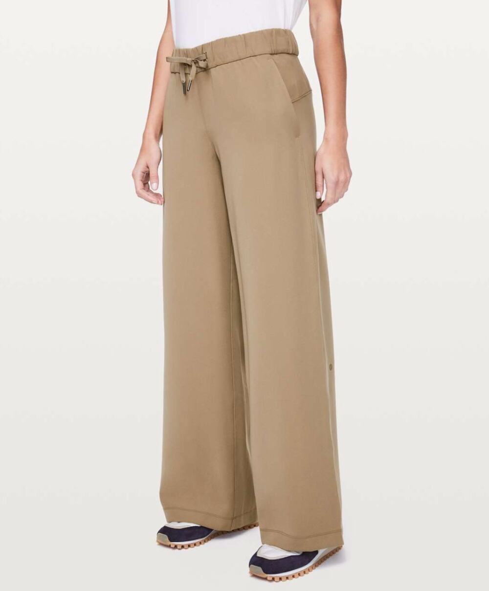 Lululemon On The Fly Wide Leg Pant Travel Woven 31.5" in Frontier Tan, Size 2